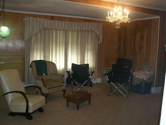 5th image of 637 Branch St