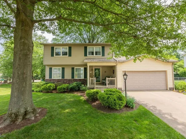 3273 Glenbrook Dr, Barberton, OH 44203