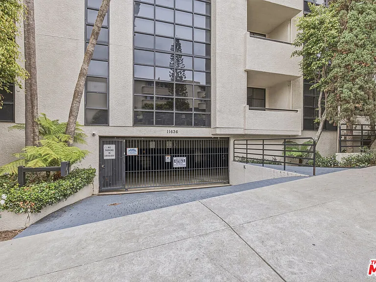 11636 Montana Ave #103 — Photo 51