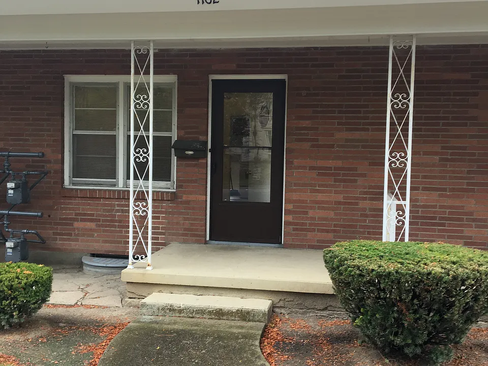 1102 W Elm St