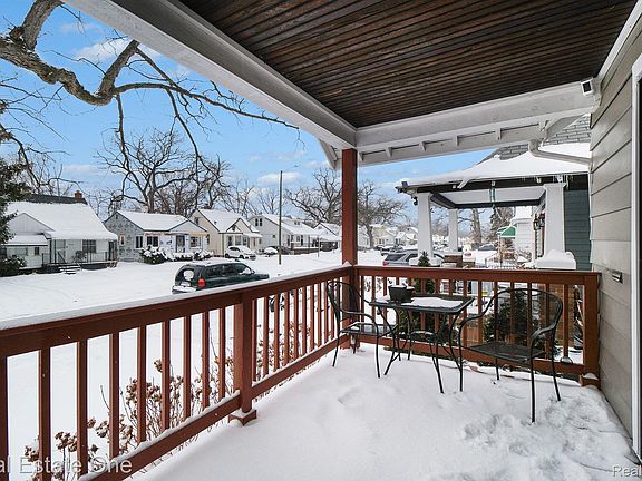 3rd image of 19940 Prairie St