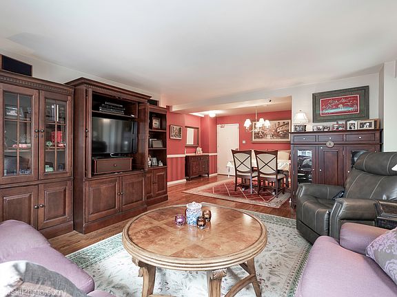 5th image of 2909 N Sheridan Rd APT 602