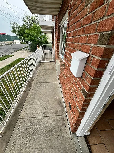3 bed, 1200 sqft, $3,373 — Photo 3