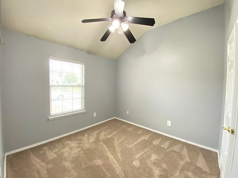 1328 Falcon Holw — Photo 19