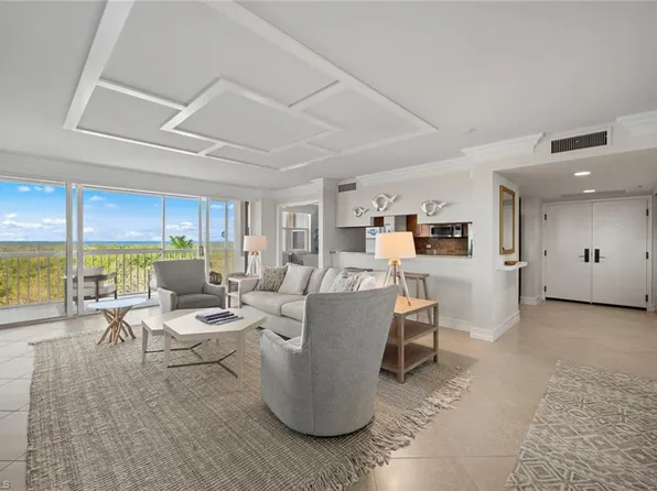 6585 Nicholas BLVD #504, NAPLES, FL 34108