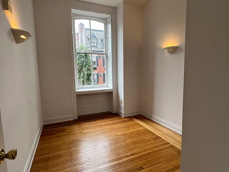 329 S 17th St #3 — Photo 14