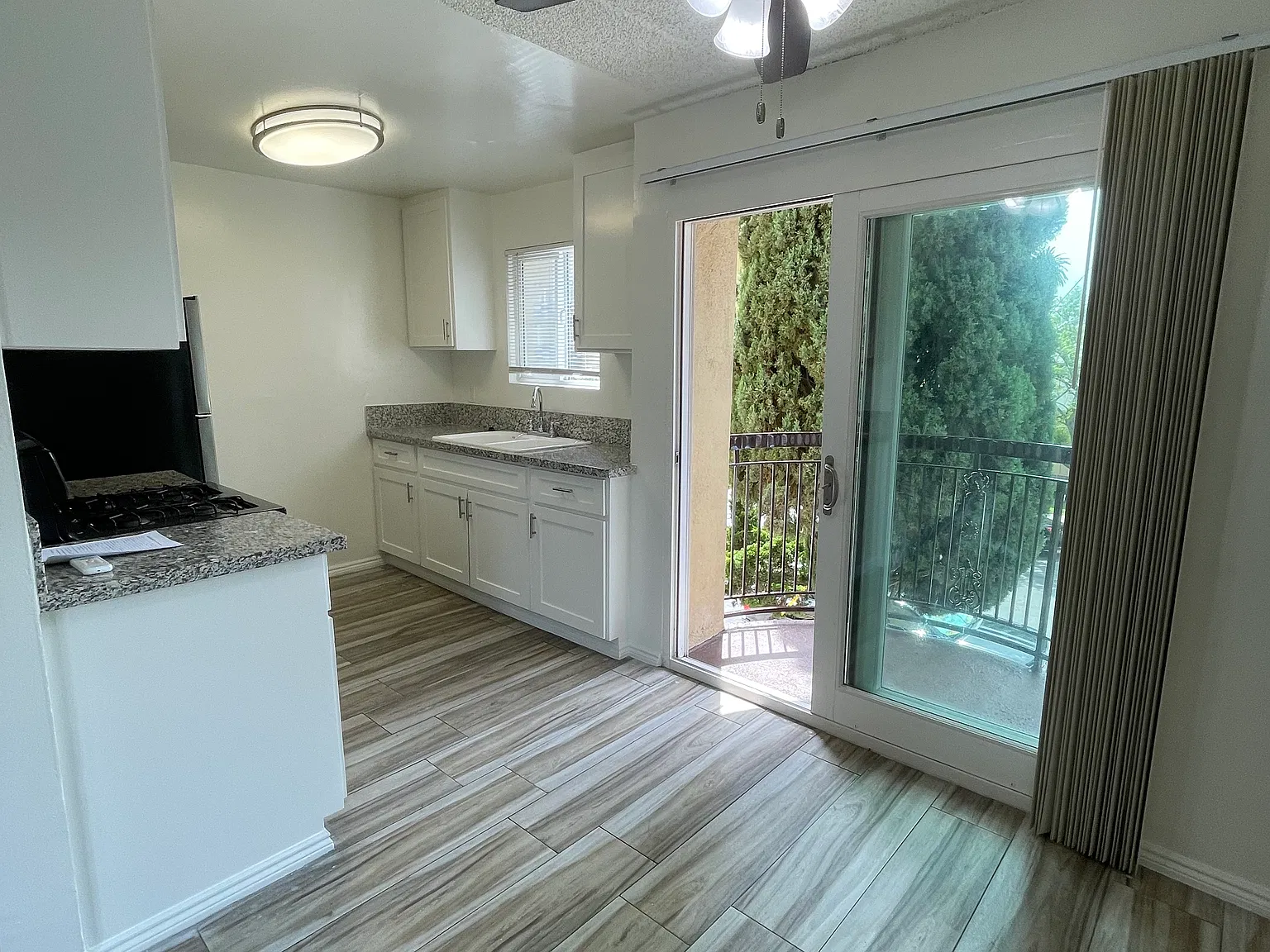 2 bed, 830 sqft, $2,700 — Photo 2