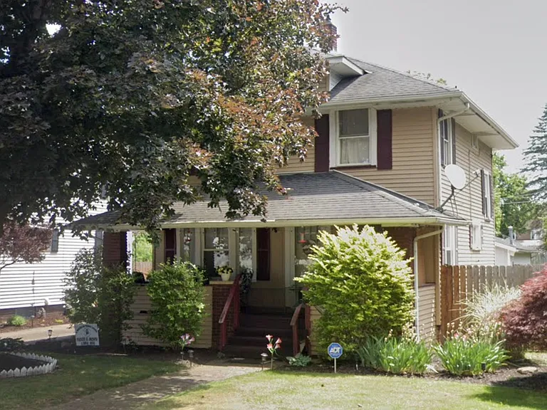 922 11th St NE — Photo 1