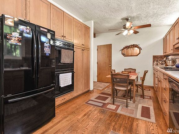 5th image of 157 S Vista Way