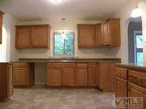 3rd image of 708 E Breitung Ave