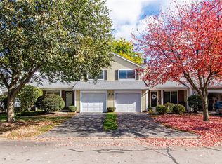 13 Ashwood Ln, Webster, NY 14580