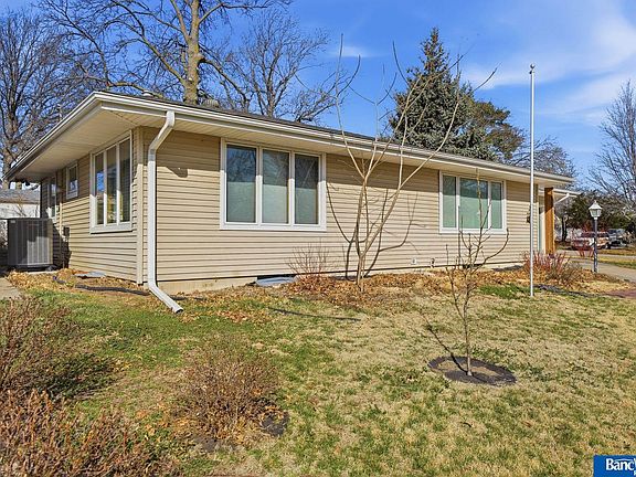 5th image of 665 Sumner St