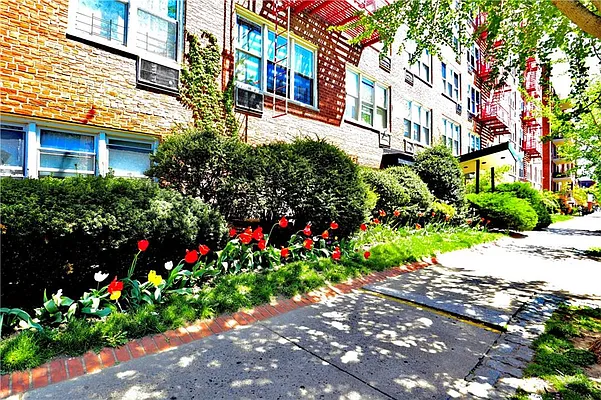 Sold by Remax Edge | media 10