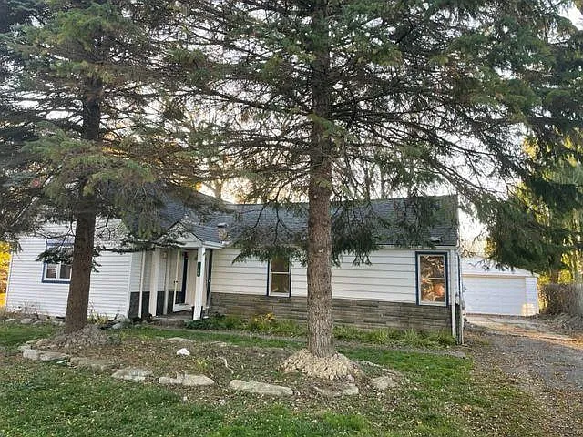 1811 Eastport Dr — Photo 1