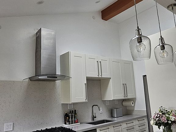 2nd image of 1731 Chapala St #3