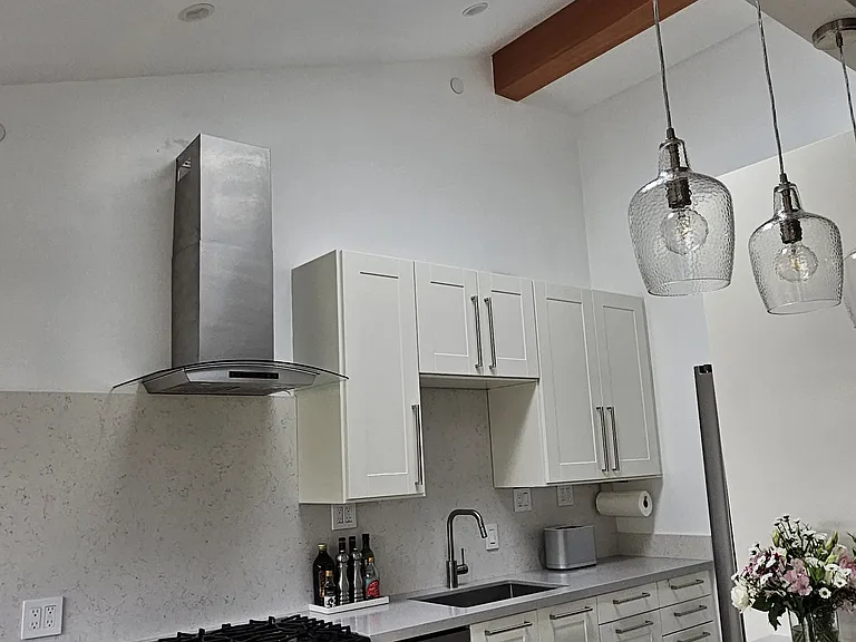 1731 Chapala St #3 — Photo 2