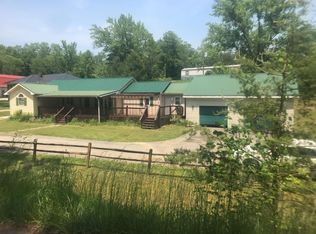 448 Plummer St, Campton, KY 41301