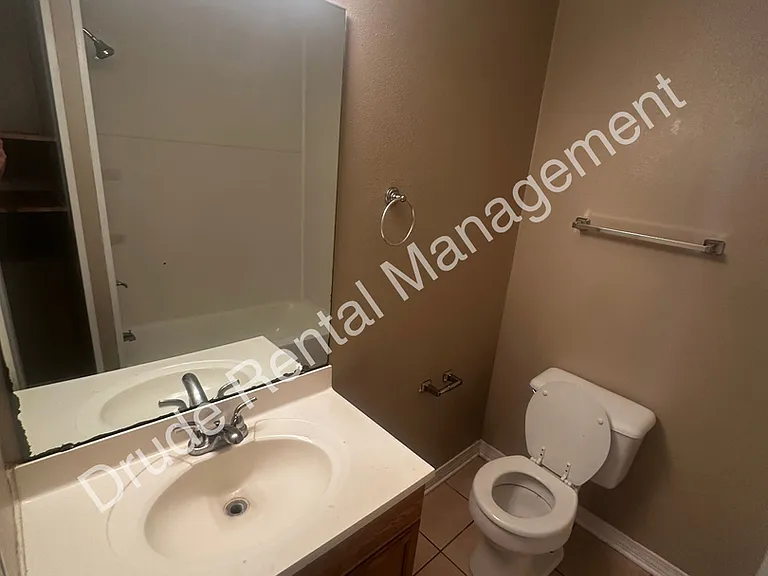 14018 Virginia Dr — Photo 1