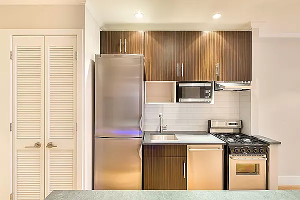 Rented by Tahari Realty LLC | media 6