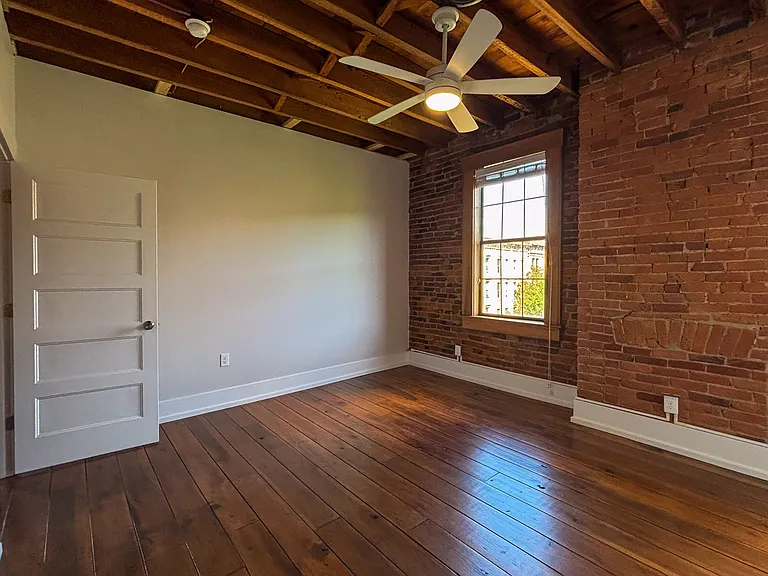1318 Main St #5 — Photo 12