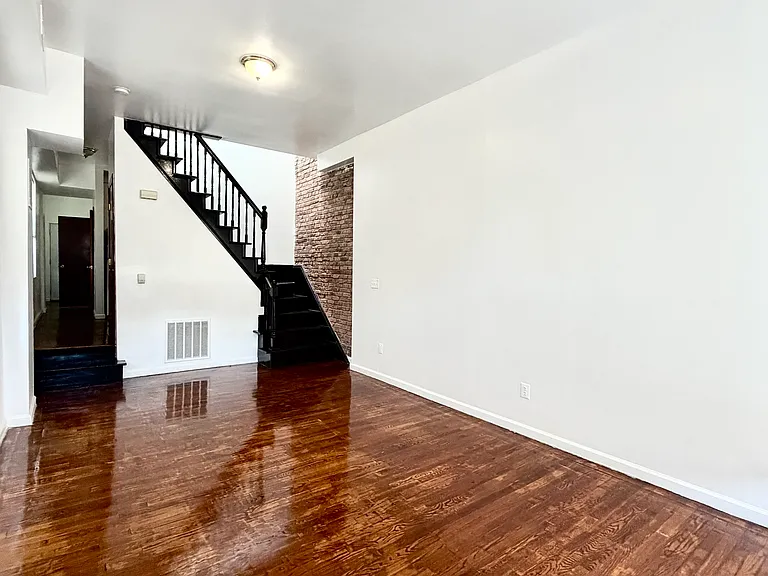 1829 N Port St — Photo 3