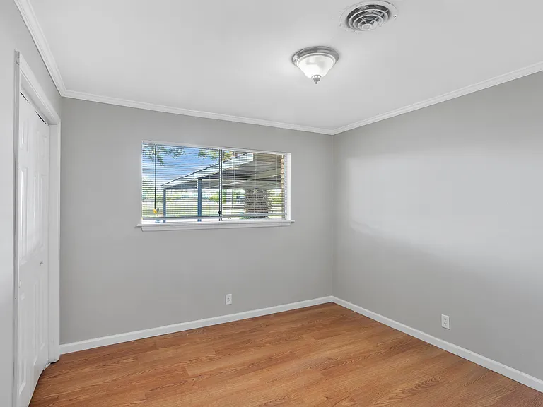 1918 Orchid St — Photo 26