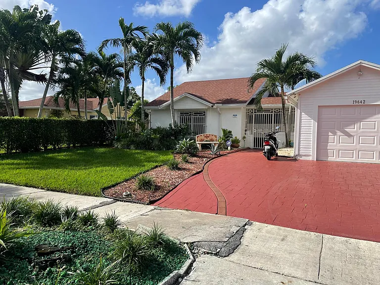 19642 NW 59th Pl — Photo 21