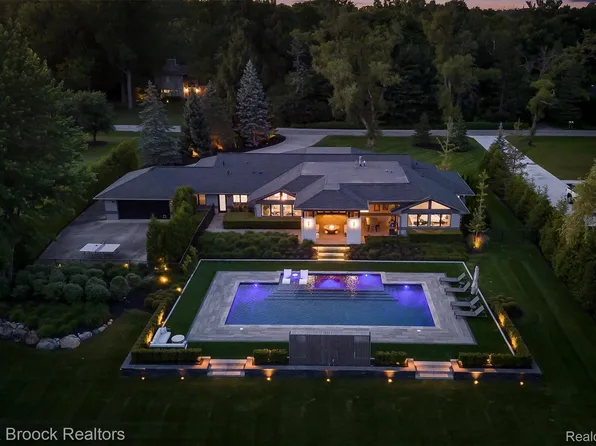 7400 Parkstone Ln, Bloomfield Hills, MI 48301