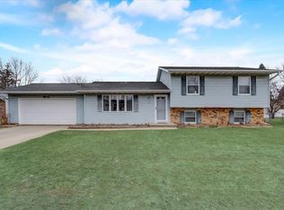 319 Santa Fe Trl, Waunakee, WI 53597