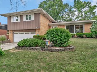 15425 Pine Dr, Oak Forest, IL 60452