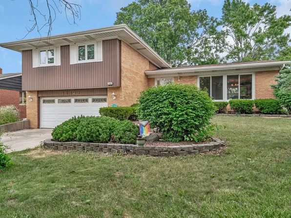 15425 Pine Dr, Oak Forest, IL 60452