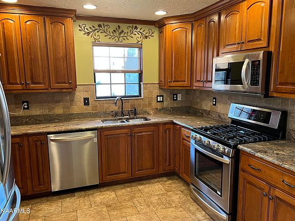 4th image of 306 Timberhill Ct