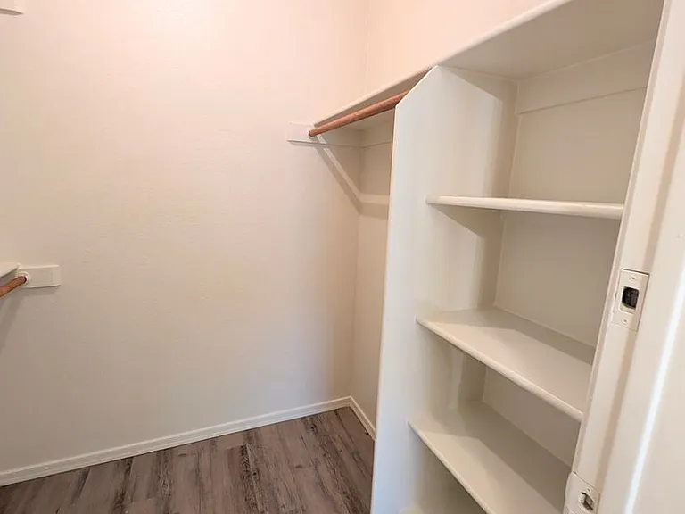 2325 E Lakecrest Dr — Photo 15