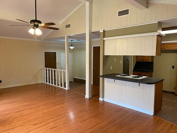 3rd image of 6101 Bel Air Dr