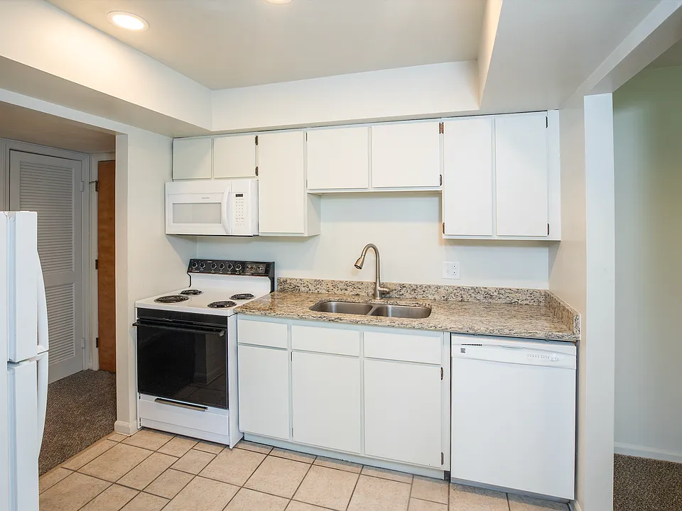 3307 Columbus Ave #108