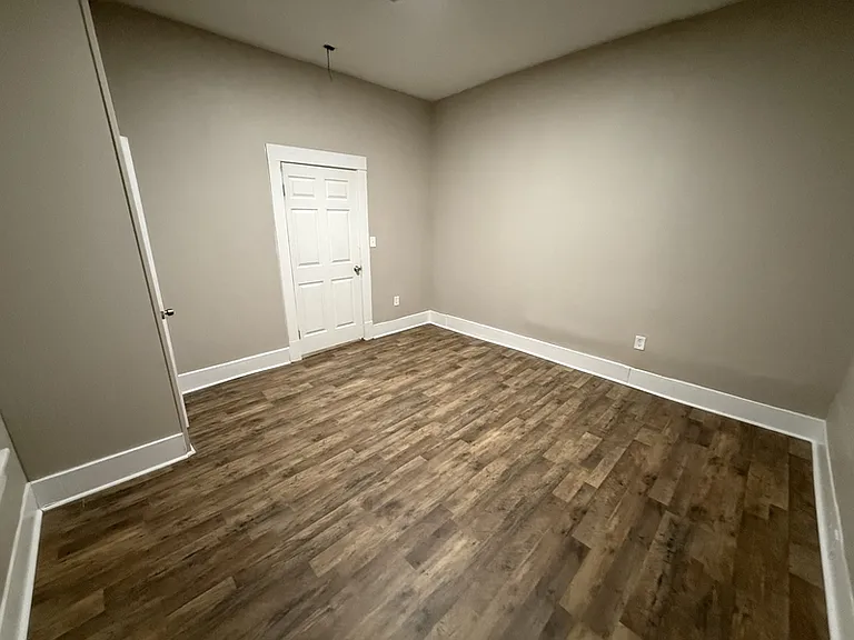 741 E Trigg Ave — Photo 13