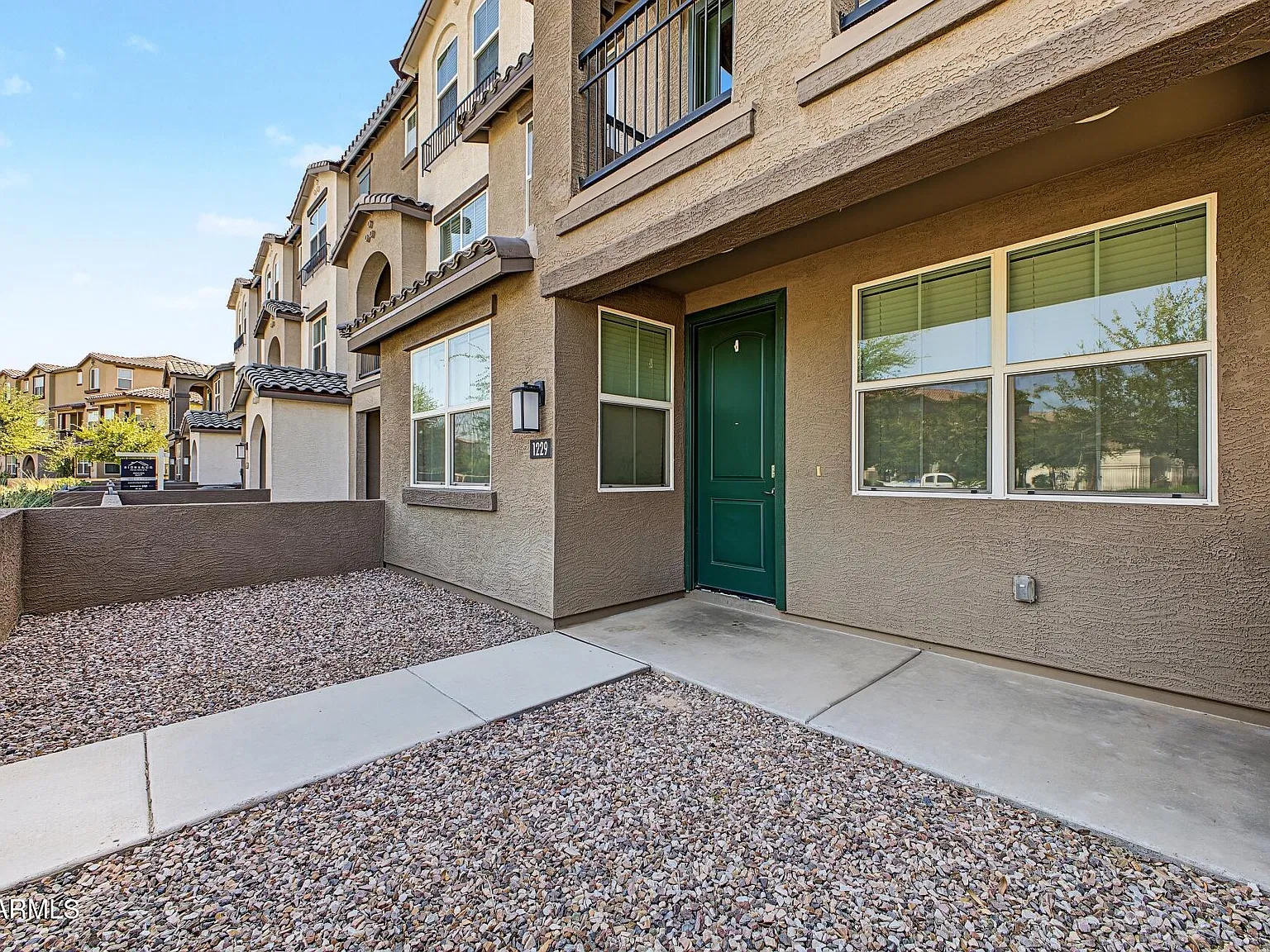 3 bed, 2.5 bath, 1856 sqft, $2,395 — Photo 3