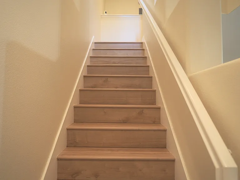 82 Vermillion — Photo 10