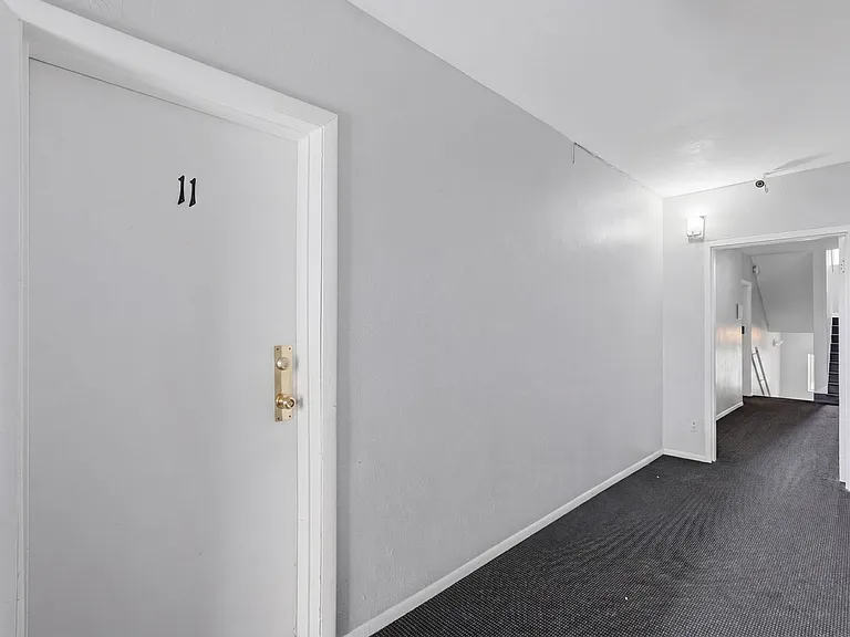 Jefferson Avenue Apartments — Photo 28