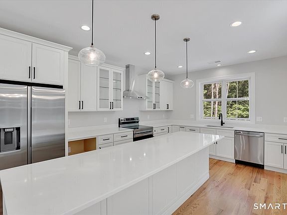 5th image of 147 Hackmatack Street