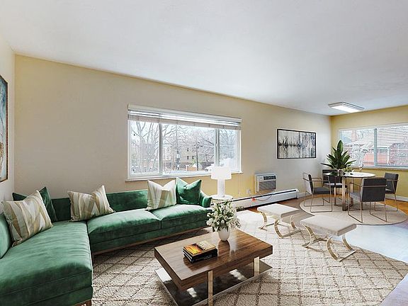 2nd image of 1421 Steele St APT 204
