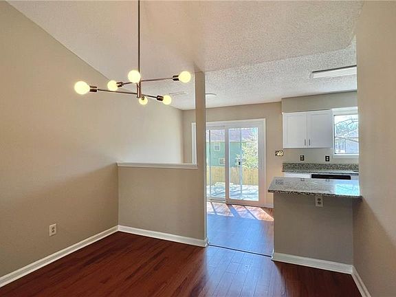 5th image of 26 Briar Gate Ln