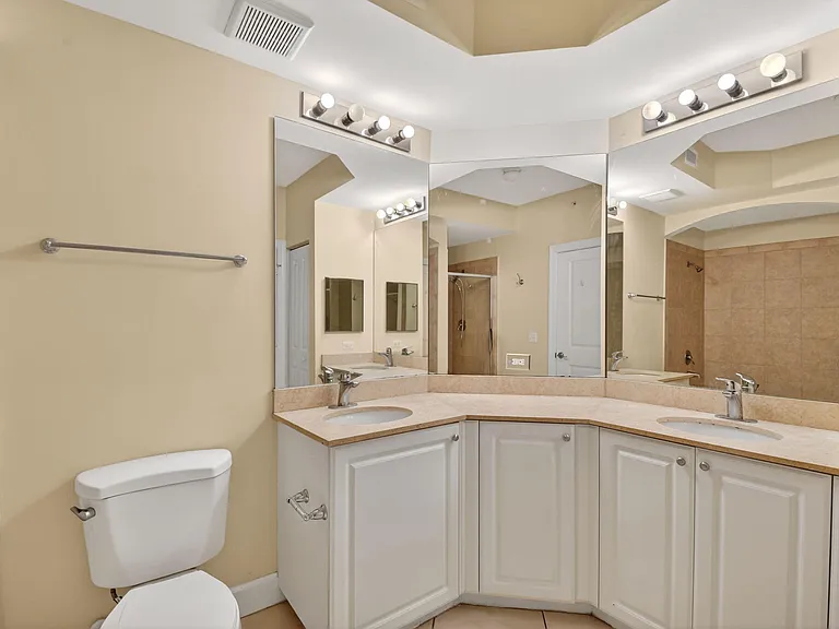 1660 Renaissance Commons Blvd #2517 — Photo 22