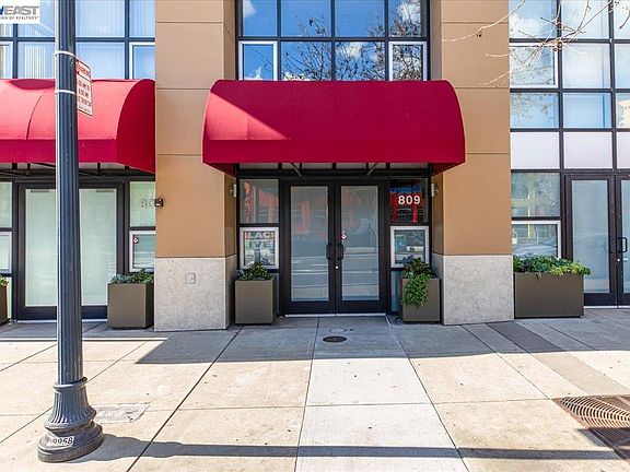 2nd image of 809 Clay St