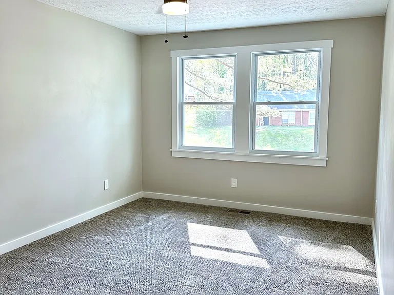 4930 Farmstead Ct NE — Photo 10
