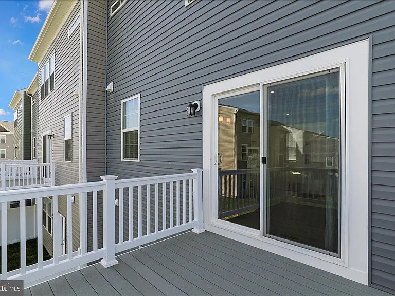 100 Stafford Pl — Photo 32