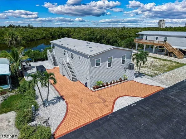 4725 Tahiti Dr, Bonita Springs, FL 34134