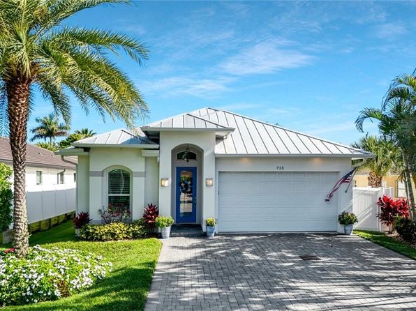 715 102nd AVE N, NAPLES, FL 34108