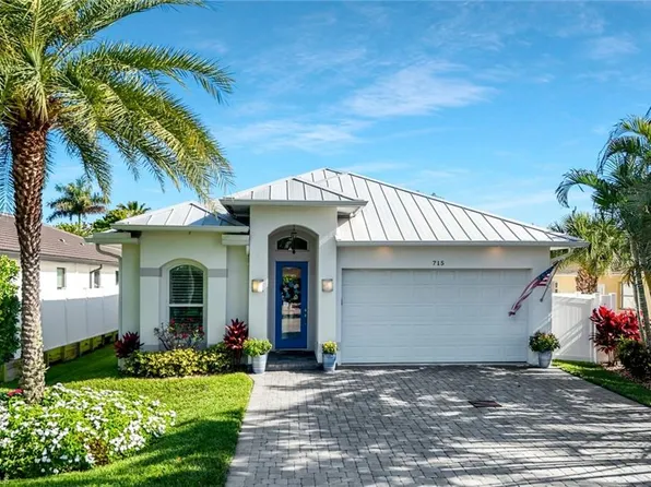 715 102nd AVE N, NAPLES, FL 34108