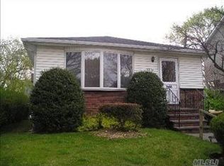 2815 Riverside Ave, Merrick, NY 11566